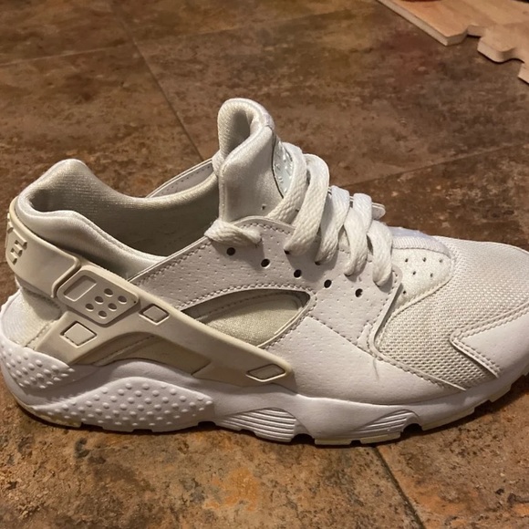 Youth Nike huarache sneakers - Picture 5 of 7